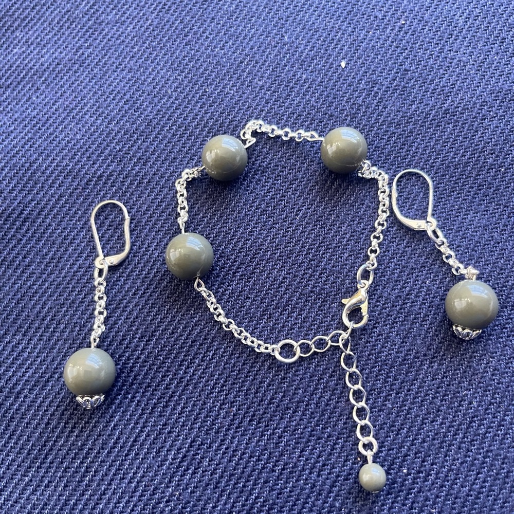 New Hand Made Elegant Silver and Gray Jewelry Set